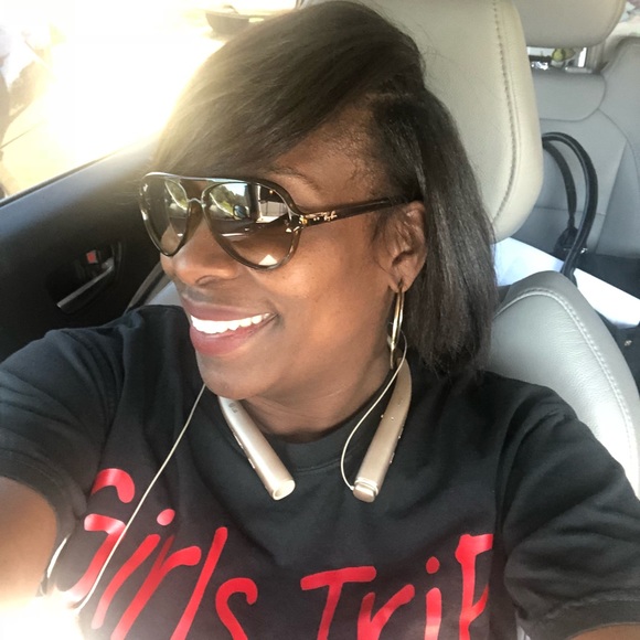 Meet your Posher, Mia - Picture 1 of 1